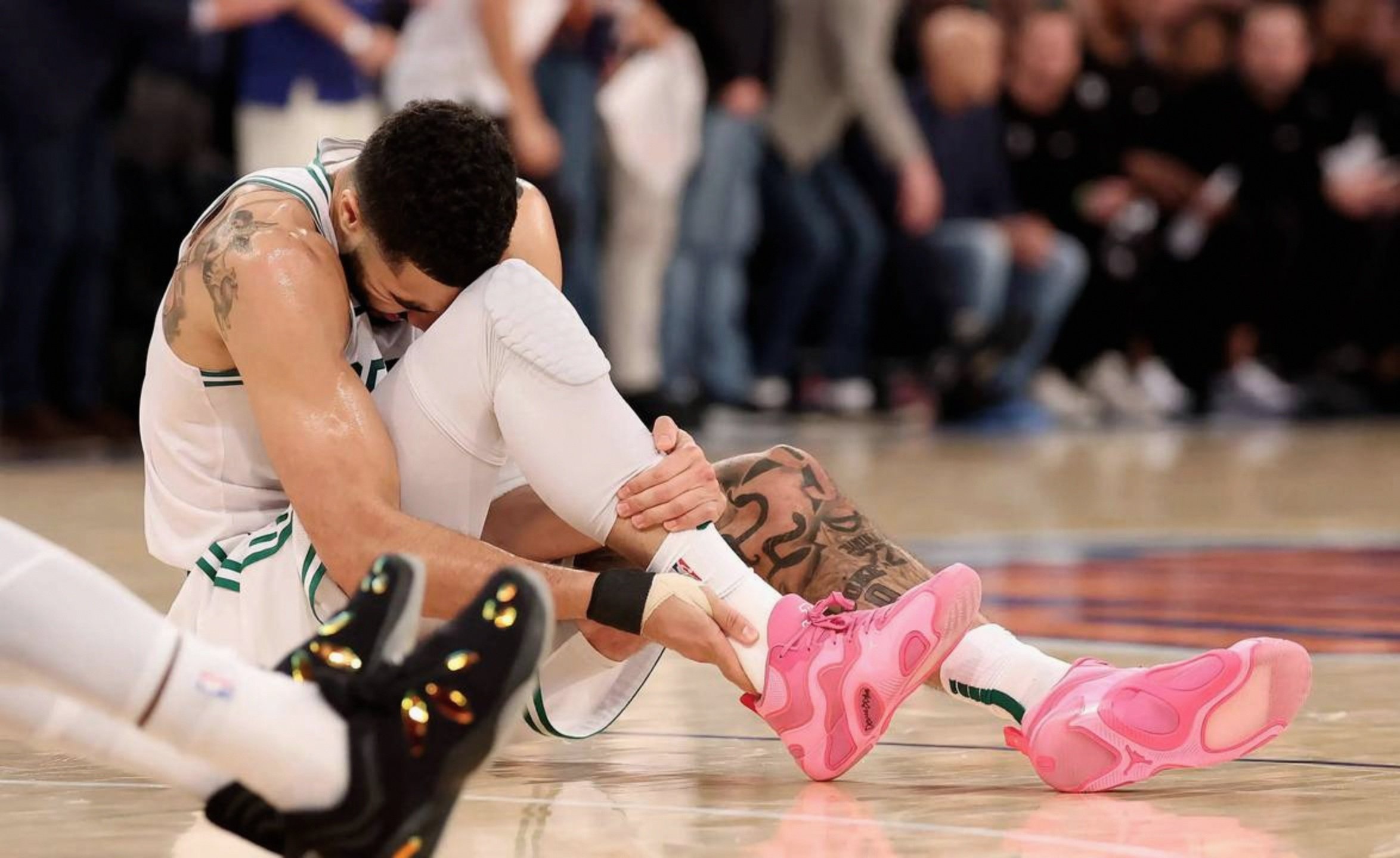 爱游戏中国-太狠了!波士顿凯尔特人围绕英超调整名单上海久事赛后官宣签约,巴特勒在TL比赛中刷新纪录